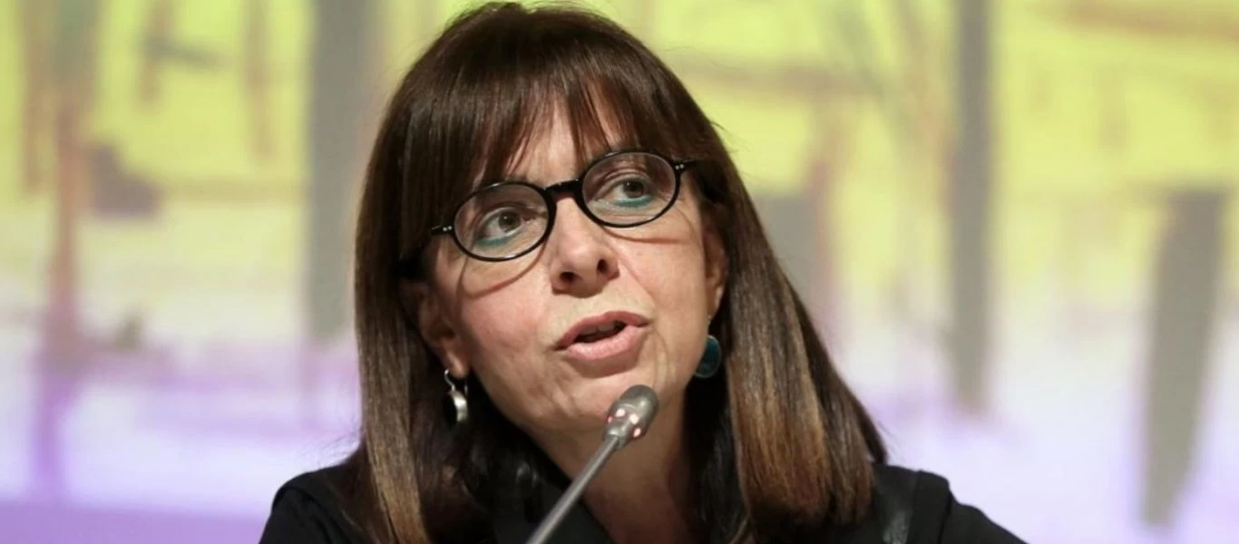 «Συγκρατημένη» στις απαντήσεις της η Α. Σακελλαροπούλου στο πρώτο τετ-α-τετ με τις κάμερες (βίντεο)